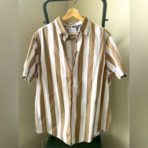 Men’s Vertical Stripe Button-Down
